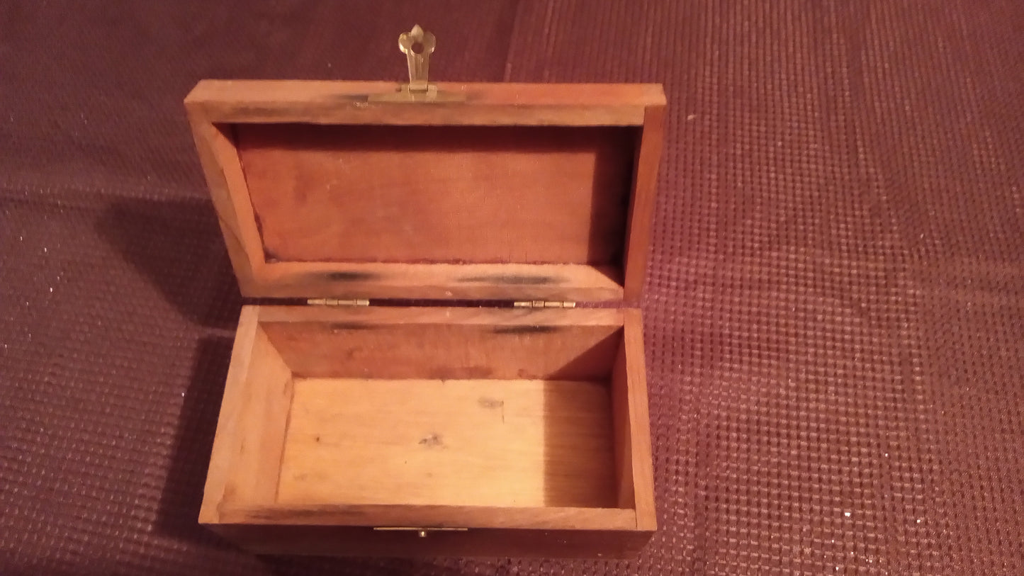 Vintage Hardwood Storage Box | Dovetail/Finger Joint Construction | Rustic Wooden Keepsake Chest