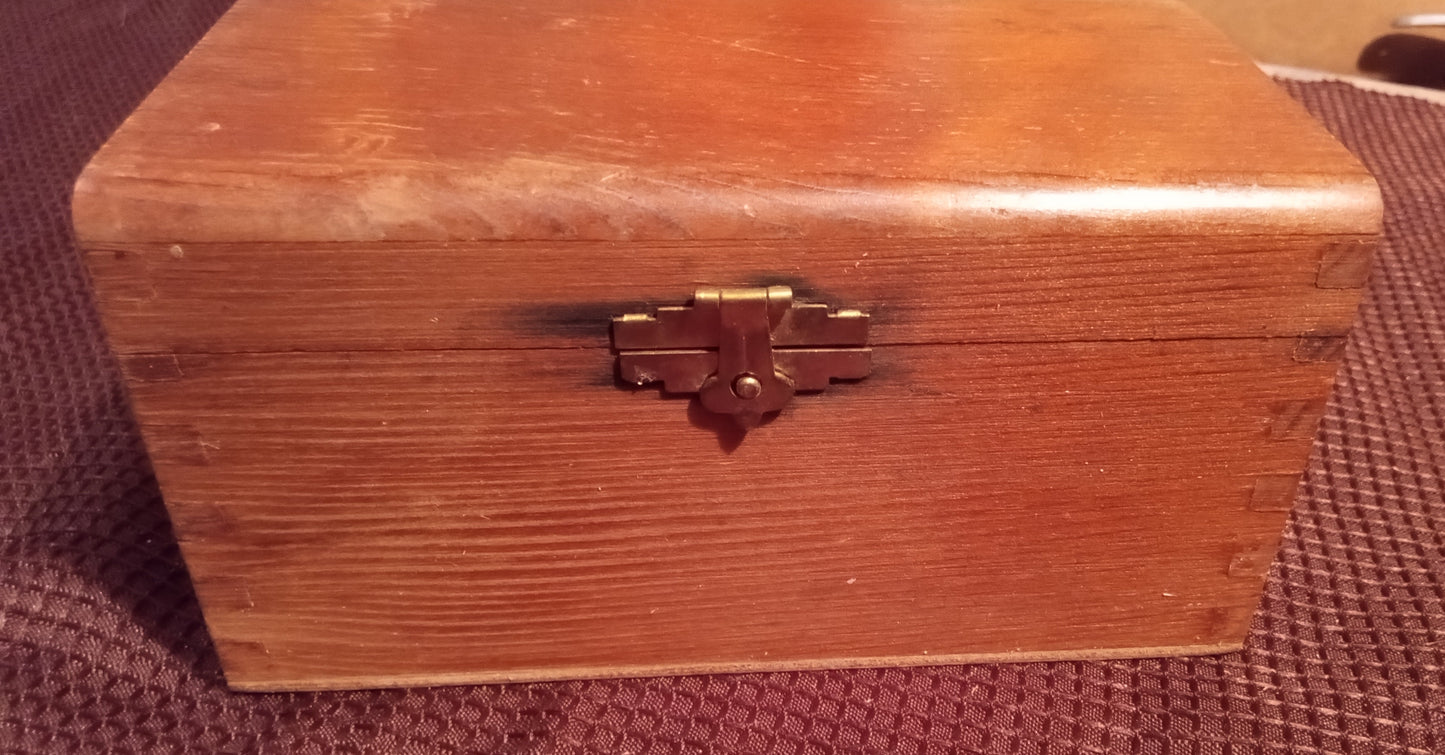 Vintage Hardwood Storage Box | Dovetail/Finger Joint Construction | Rustic Wooden Keepsake Chest