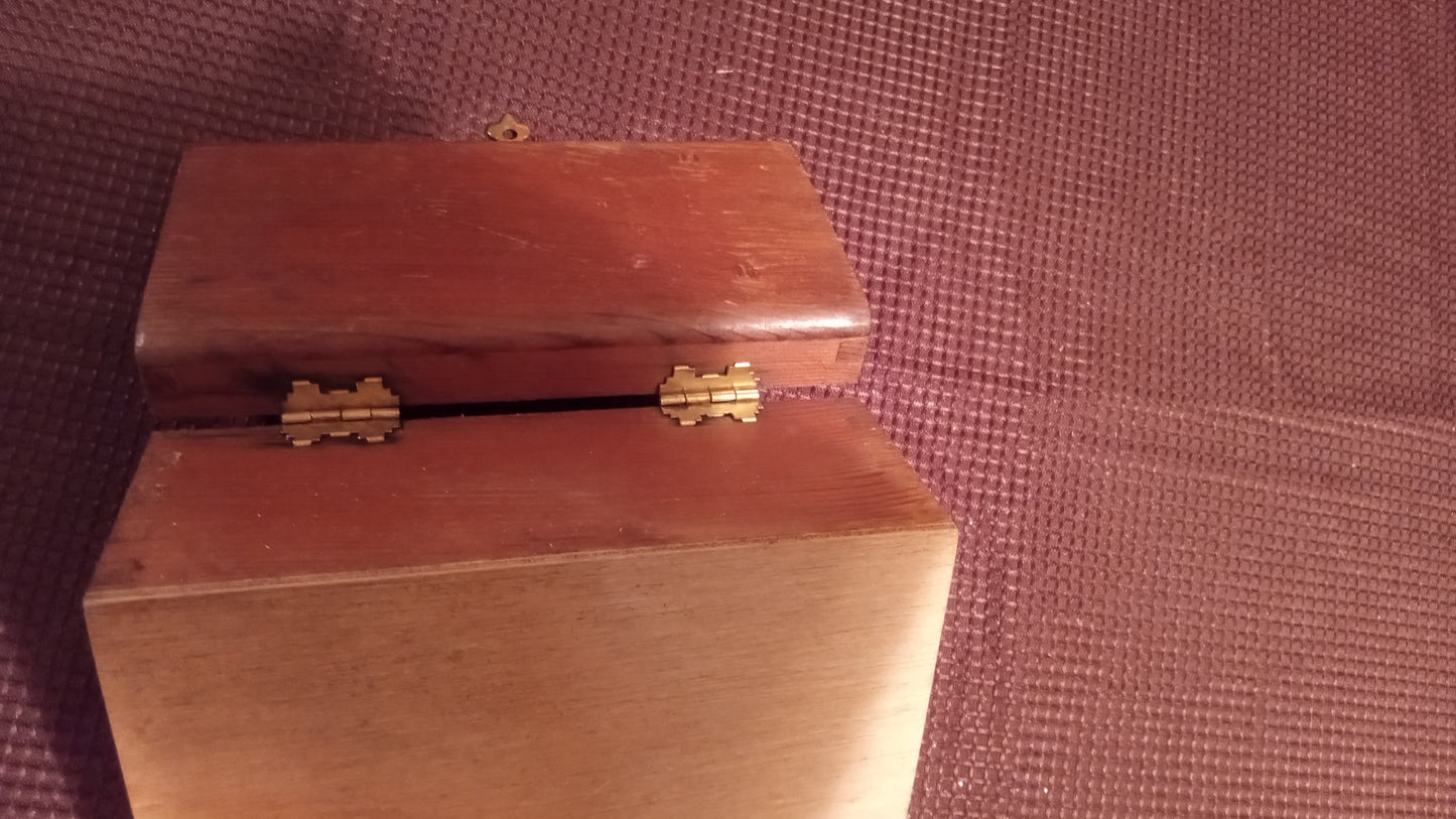 Vintage Hardwood Storage Box | Dovetail/Finger Joint Construction | Rustic Wooden Keepsake Chest