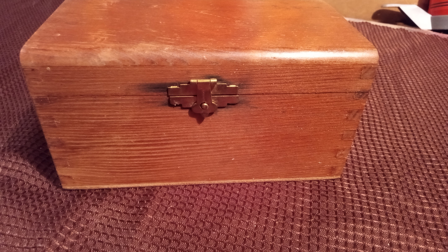 Vintage Hardwood Storage Box | Dovetail/Finger Joint Construction | Rustic Wooden Keepsake Chest